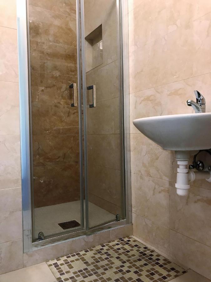 City Hotel B&B, Reception 24 7, 800M Od-From R1, Free Parking بانْشكا بيشتريتْسا المظهر الخارجي الصورة